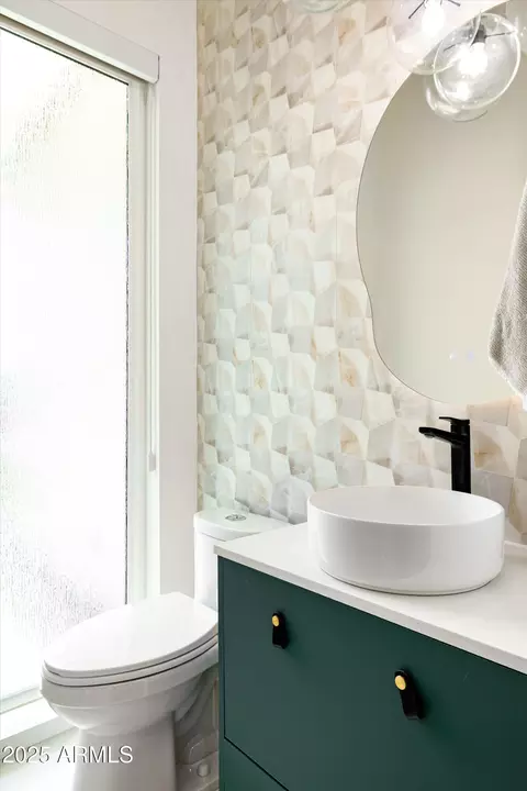 Bath - 3721 E Piccadilly Rd, Phoenix, AZ 85018 photo 7 of 8
