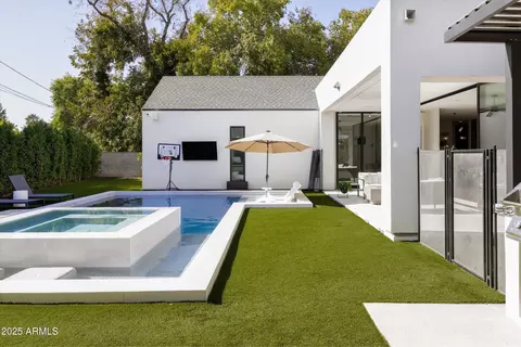 Exterior - 3721 E Piccadilly Rd, Phoenix, AZ 85018 photo 9 of 12