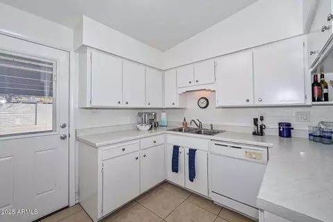 Kitchen - 3505 E Campbell Ave #6, Phoenix, AZ 85018 photo 2 of 3