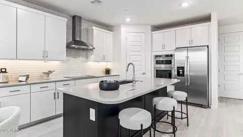 Kitchen - 9820 S 11th Pl, Phoenix, AZ 85042 photo 2 of 2