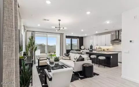 Entry Way - 9820 S 11th Pl, Phoenix, AZ 85042 photo 1 of 3