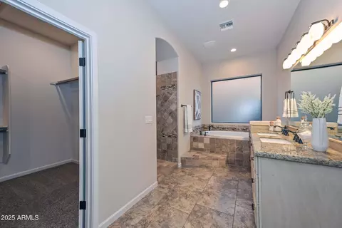 Bath - 4208 E Sandra Ter, Phoenix, AZ 85032 photo 6 of 8