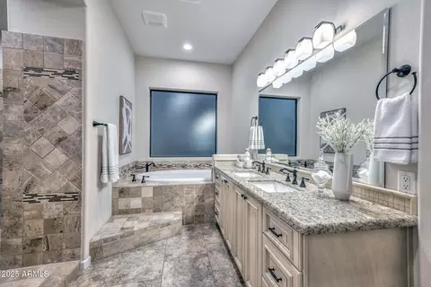 Bath - 4208 E Sandra Ter, Phoenix, AZ 85032 photo 1 of 8