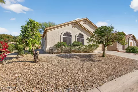 6831 S Oakmont Dr, Chandler, AZ 85249