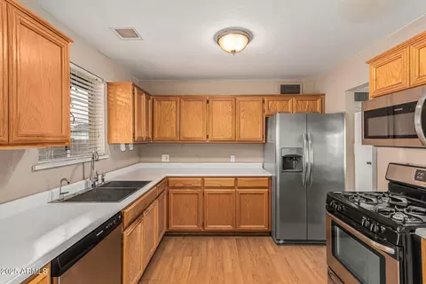 Kitchen - 9011 N 3rd Dr, Phoenix, AZ 85021 photo 2 of 3