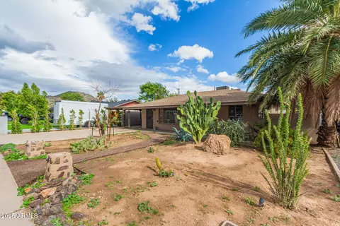 Exterior - 9011 N 3rd Dr, Phoenix, AZ 85021 photo 5 of 7