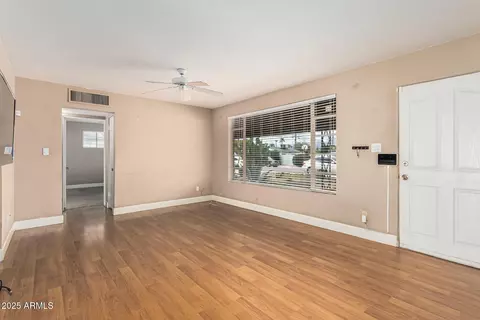 Living - 9011 N 3rd Dr, Phoenix, AZ 85021 photo 2 of 6