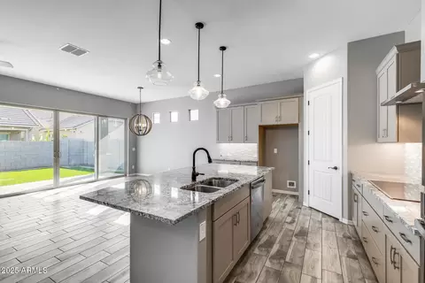 Kitchen - 2661 S Olympic Dr, Gilbert, AZ 85295 photo 6 of 7