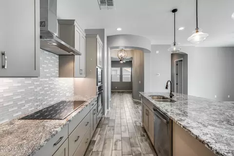 Kitchen - 2661 S Olympic Dr, Gilbert, AZ 85295 photo 5 of 7