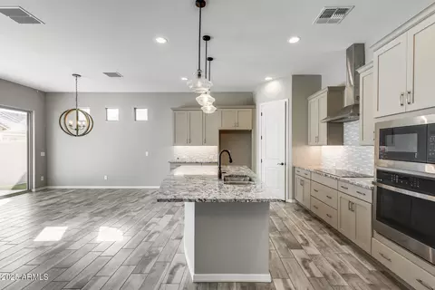 Kitchen - 2661 S Olympic Dr, Gilbert, AZ 85295 photo 3 of 7