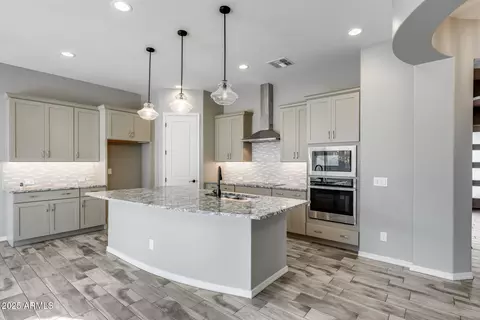 Kitchen - 2661 S Olympic Dr, Gilbert, AZ 85295 photo 4 of 7