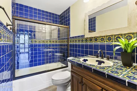 Bath - 4822 Earll Dr, Phoenix, AZ 85018 photo 1 of 2