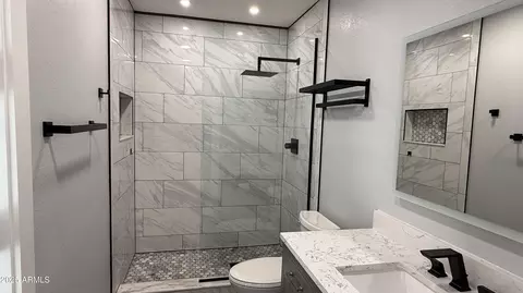 Bath - 3733 E Charter Oak Rd, Phoenix, AZ 85032 photo 3 of 4