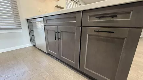 Kitchen - 3733 E Charter Oak Rd, Phoenix, AZ 85032 photo 4 of 6