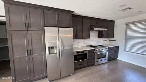 Kitchen - 3733 E Charter Oak Rd, Phoenix, AZ 85032 photo 5 of 6
