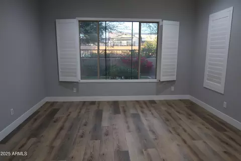 Living - 2852 E Robin Ln E, Phoenix, AZ 85050 photo 2 of 2