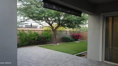 Exterior - 2852 E Robin Ln E, Phoenix, AZ 85050 photo 2 of 2