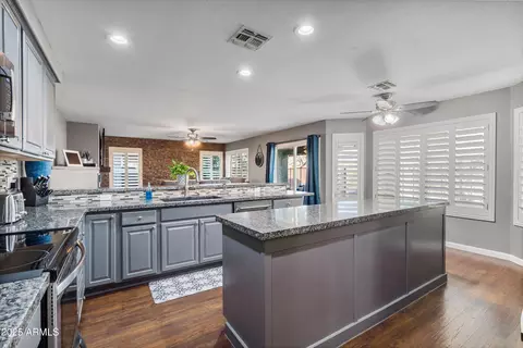 Kitchen - 10244 E Olla Ave, Mesa, AZ 85212 photo 1 of 6