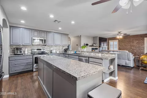 Kitchen - 10244 E Olla Ave, Mesa, AZ 85212 photo 6 of 6