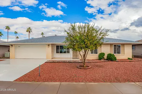 10528 W Oak Ridge Dr, Sun City, AZ 85351