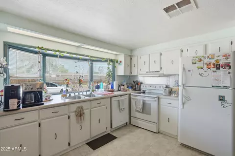 233 E Villa Rita Dr, Phoenix, AZ 85022 photo 10