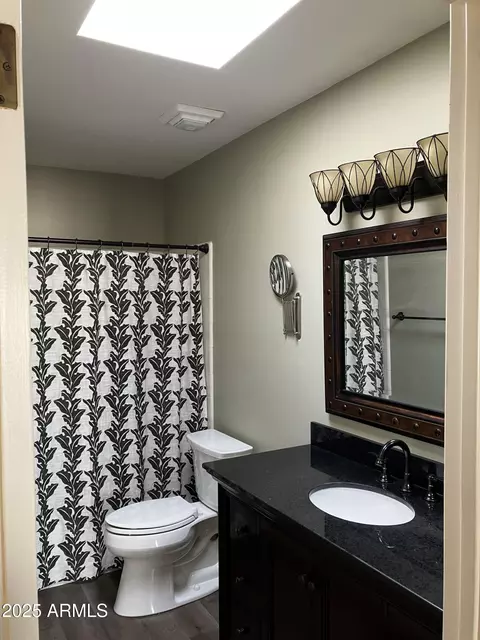 Bath - 1024 W Solar Dr, Phoenix, AZ 85021 photo 1 of 3