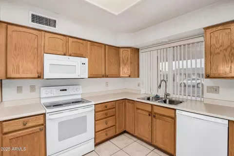 Kitchen - 7927 E Natal Ave, Mesa, AZ 85209 photo 2 of 4