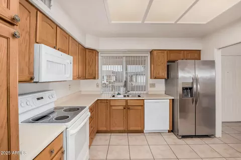 Kitchen - 7927 E Natal Ave, Mesa, AZ 85209 photo 3 of 4