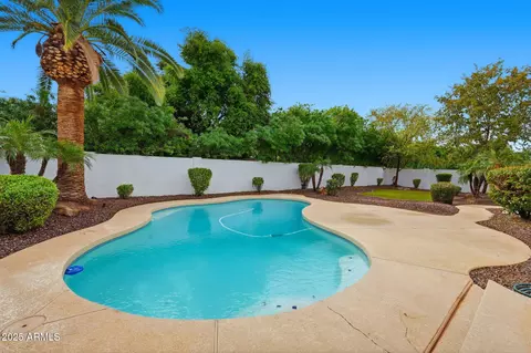 Exterior - 935 E Citation Ln, Tempe, AZ 85284 photo 7 of 10