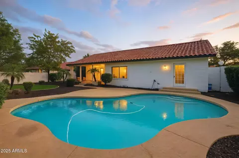 Exterior - 935 E Citation Ln, Tempe, AZ 85284 photo 1 of 10