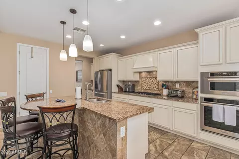 Kitchen - 3615 E Salter Dr, Phoenix, AZ 85050 photo 5 of 5