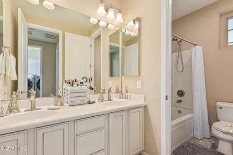 Bath - 3615 E Salter Dr, Phoenix, AZ 85050 photo 2 of 4