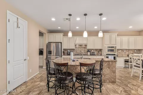 Kitchen - 3615 E Salter Dr, Phoenix, AZ 85050 photo 4 of 5