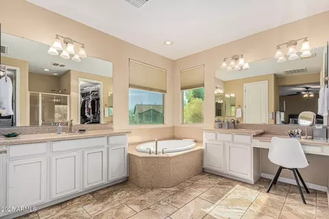 Bath - 3615 E Salter Dr, Phoenix, AZ 85050 photo 1 of 4
