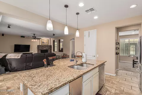 Kitchen - 3615 E Salter Dr, Phoenix, AZ 85050 photo 3 of 5