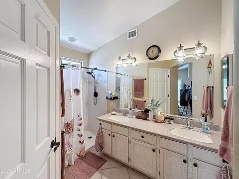 Bath - 4707 E Angela Dr, Phoenix, AZ 85032 photo 1 of 2