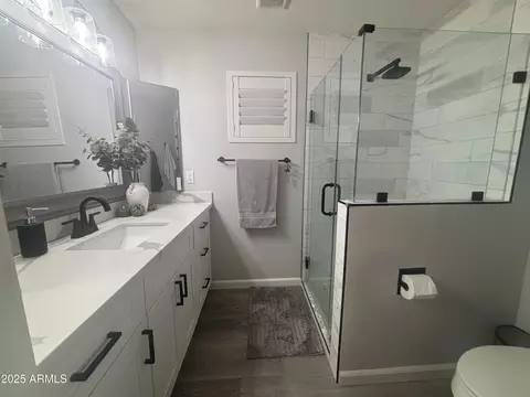 Bath - 4651 E Dolphin Ave, Mesa, AZ 85206 photo 1 of 6