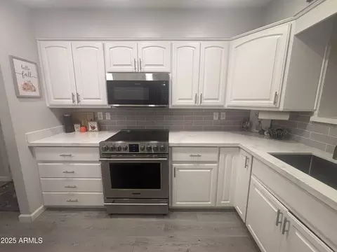 Kitchen - 4651 E Dolphin Ave, Mesa, AZ 85206 photo 2 of 4