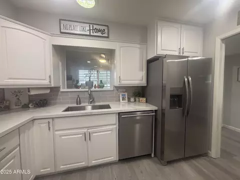 Kitchen - 4651 E Dolphin Ave, Mesa, AZ 85206 photo 4 of 4