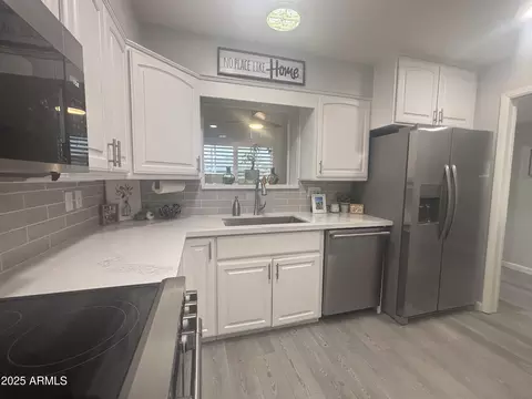 Kitchen - 4651 E Dolphin Ave, Mesa, AZ 85206 photo 3 of 4