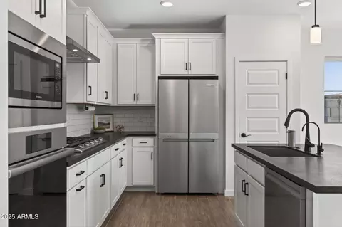 Kitchen - 9247 E Steno Ave, Mesa, AZ 85212 photo 3 of 6