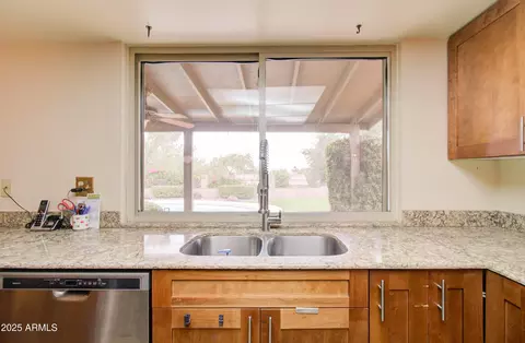 Kitchen - 2642 E Claire Dr, Phoenix, AZ 85032 photo 5 of 6
