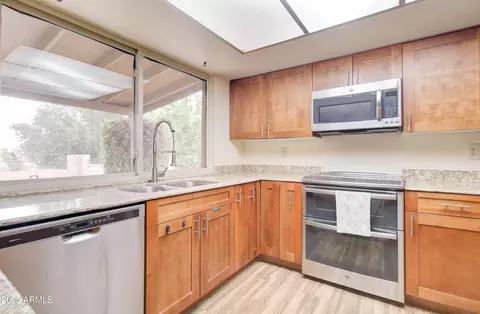 Kitchen - 2642 E Claire Dr, Phoenix, AZ 85032 photo 4 of 6
