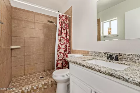 Bath - 1124 N 59th Dr, Phoenix, AZ 85043 photo 1 of 2
