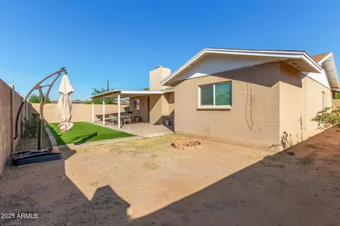 Exterior - 1124 N 59th Dr, Phoenix, AZ 85043 photo 4 of 7