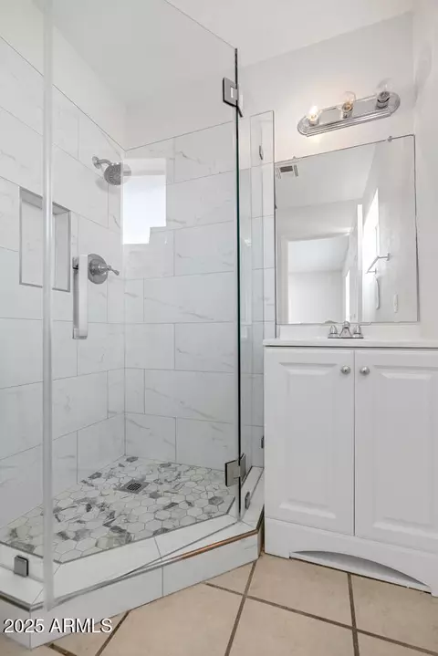 Bath - 3536 E Le Marche Ave, Phoenix, AZ 85032 photo 2 of 2