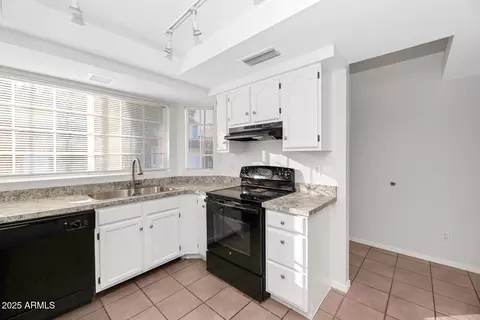 Kitchen - 3536 E Le Marche Ave, Phoenix, AZ 85032 photo 2 of 3