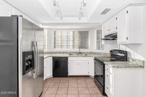 Kitchen - 3536 E Le Marche Ave, Phoenix, AZ 85032 photo 3 of 3