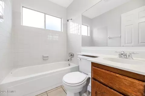 Bath - 3536 E Le Marche Ave, Phoenix, AZ 85032 photo 1 of 2