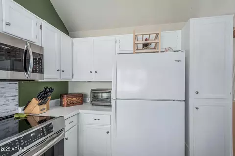 Kitchen - 1633 E Lakeside Dr #166, Gilbert, AZ 85234 photo 4 of 4